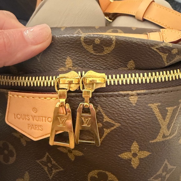Pre-owned LV Bumbag - Excellent Condition - Picture 3 of 9